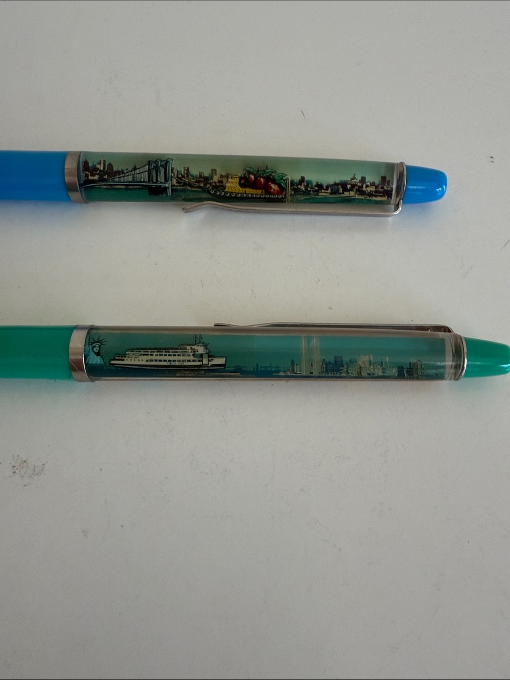 Vintage Floaty Souvenir Pens - Statue of Liberty & Brooklyn Bridge - Picture 2 of 2